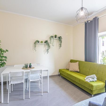 The House Kaunas Rom bilde