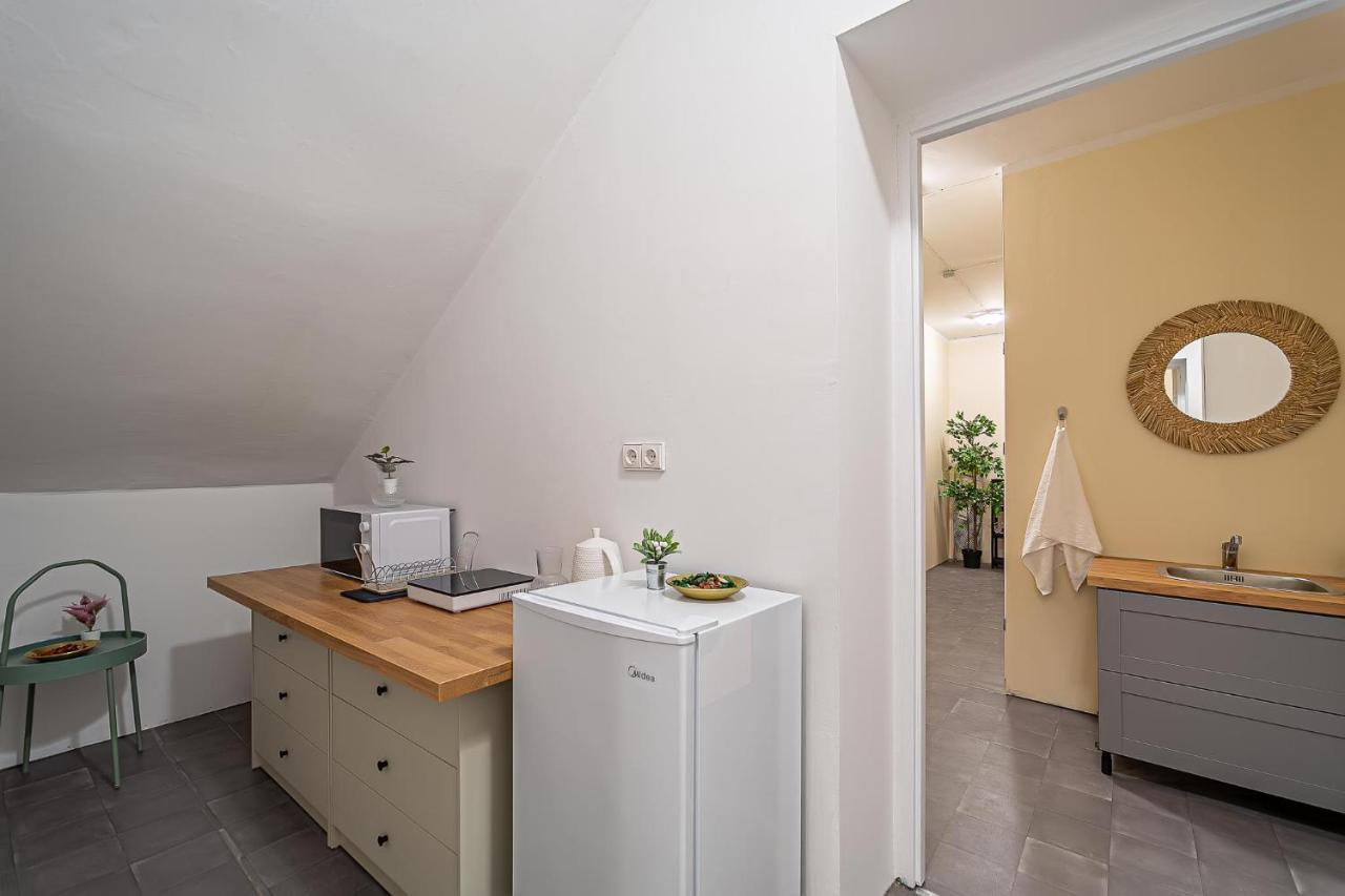 The House Kaunas Rom bilde